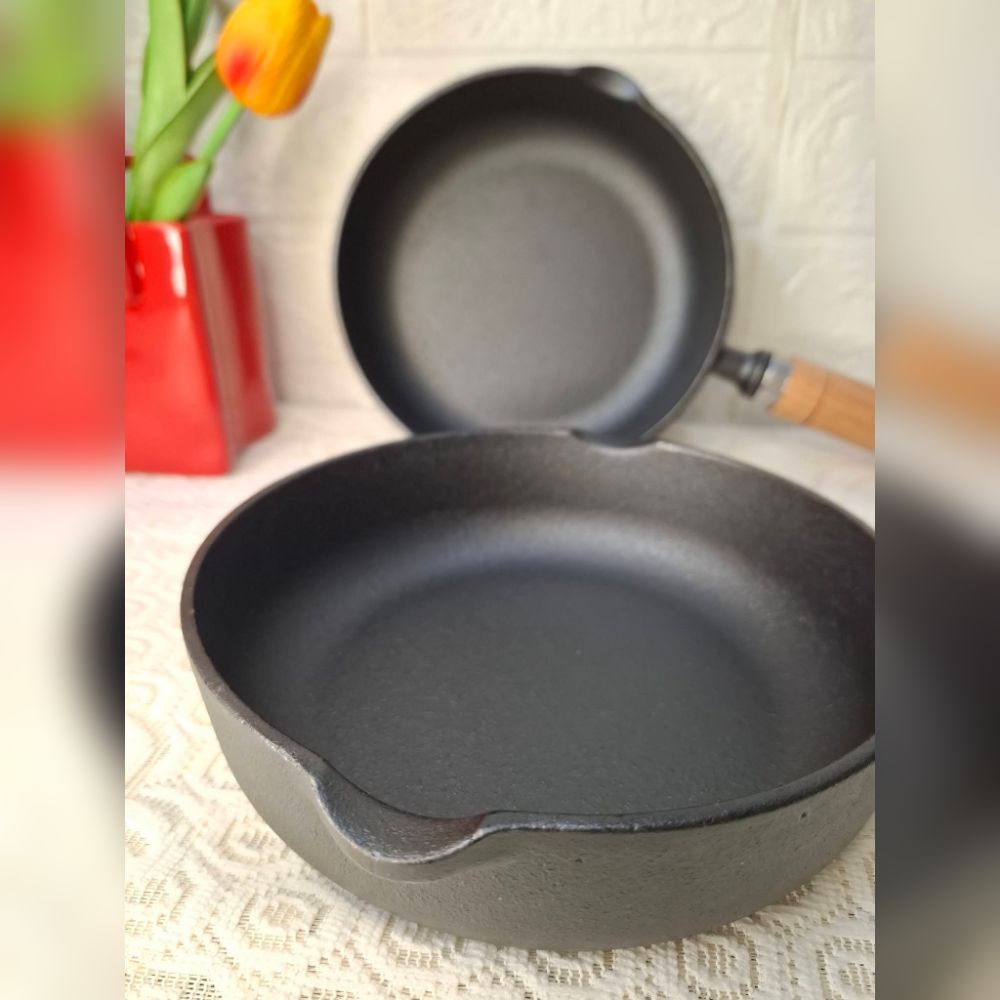Happiness Cast Iron Frying Pan 22cm. Happiness Cast Iron Frying Pan 22cm.