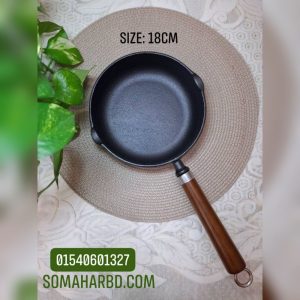 18cm Cast Iron Fry Pan With Wooden Handel.